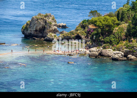 Blick auf Insel Isola Bella und Strand - Taormina, Sizilien, Italien Stockfoto