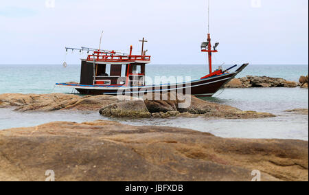 Angelboot/Fischerboot in Thailand auf Koh Samui am Chaweng Beach Stockfoto