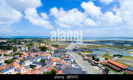 Luftaufnahme von Noirmoutier En l ' Ile auf der Insel Noirmoutier, Vendée, Frankreich Stockfoto