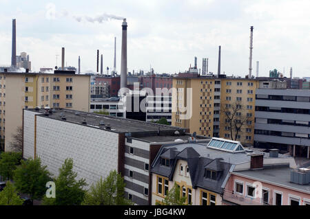 Wohnhäuser in Einer Industriestadt, Leverkusen, Nordrhein-Westfalen, Deutschland Stockfoto