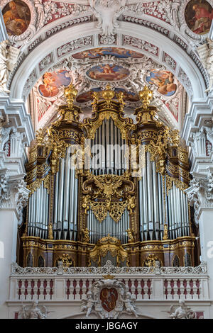 Die größte Orgel der Welt im Passauer Dom Stockfoto