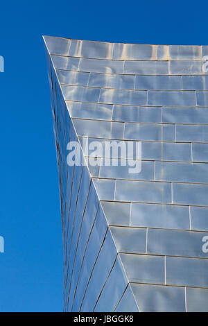 BILBAO, Spanien, März 6: Das Guggenheim Museum in Bilbao, Spanien, am 6. März 2014. Das Guggenheim Museum ist ein Museum für moderne und zeitgenössische Kunst von kanadisch-amerikanischen Architekten Frank Gehry entworfen. Stockfoto