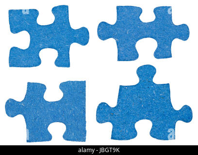 Satz von blauen kleinen Puzzleteile isoliert auf weißem Hintergrund Stockfoto