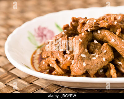 Nahaufnahme einer Platte von Koreanisch Bulgogi Rindfleisch Stockfoto