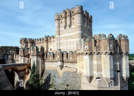 Coca-Burg (Castillo de Coca) ist eine Festung, die im 15. Jahrhundert erbaut und befindet sich in Coca, in der Provinz Segovia, Castilla y Leon, Spanien. Stockfoto