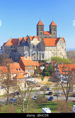 Der Schlossberg von Quedlinburg Mit der Stiftskirche St. Servatii Und den Stiftsgebäuden, Sachsen-Anhalt, Deutschland Stockfoto