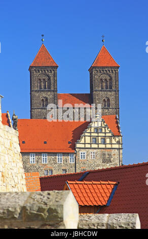 Der Schlossberg von Quedlinburg Mit der Stiftskirche St. Servatii Und den Stiftsgebäuden, Sachsen-Anhalt, Deutschland Stockfoto