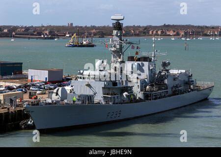 HMS Richmond (F239) eine Art 23 Fregatte der britischen Royal Navy im dock in Portsmouth Werften im Vereinigten Königreich. Stockfoto