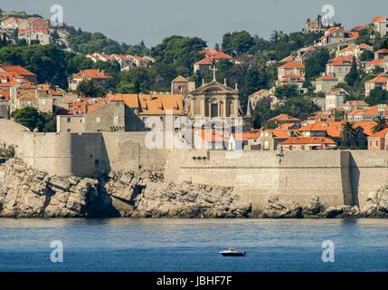 5. Oktober 2004 - Dubrovnik-Neretva County, Kroatien - die historische Altstadt von Dubrovnik, umgeben mit massiven mittelalterlichen Steinmauern. An der Adria im Süden Kroatiens ist es ein UNESCO-Weltkulturerbe und ein Top-Reiseziel. Bildnachweis: Arnold Drapkin/ZUMA Draht/Alamy Live-Nachrichten Stockfoto