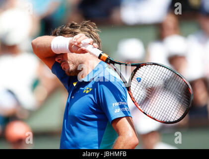 (170611)--PARIS, 11. Juni 2017 (Xinhua)--Stan Wawrinka der Schweiz reagiert während der Herren Einzel Finale mit Rafael Nadal aus Spanien beim French Open Tennisturnier 2017 in Roland Garros in Paris, Frankreich am 11. Juni 2017. (Xinhua/Han Yan) Stockfoto