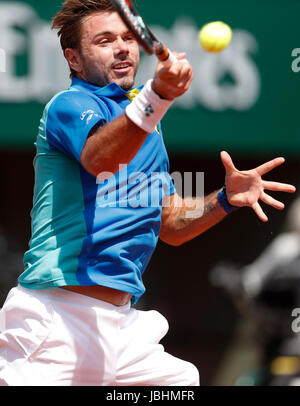 (170611)--PARIS, 11. Juni 2017 (Xinhua)--Stan Wawrinka der Schweiz während der Herren Einzel Finale mit Rafael Nadal aus Spanien beim French Open Tennisturnier 2017 in Roland Garros in Paris, Frankreich am 11. Juni 2017 konkurriert. (Xinhua/Han Yan) Stockfoto