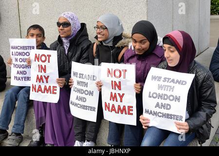 George Square, Glasgow, Schottland, Großbritannien. 11. Juni 2017. Eine "Muslime stehen gegen Terrorismus" Demonstration fand in Glasgows George Square. Referenten aus politischen Parteien besuchte die Demonstration. Bildnachweis: Douglas Carr/Alamy Live-Nachrichten Stockfoto