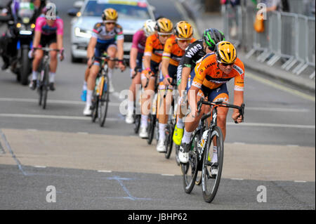 London, UK.  11. Juni 2017.  Die 62km Londoner Bühne die OVO Energie Frauen Tour teilnehmen Fahrer.   Bildnachweis: Stephen Chung / Alamy Live News Stockfoto