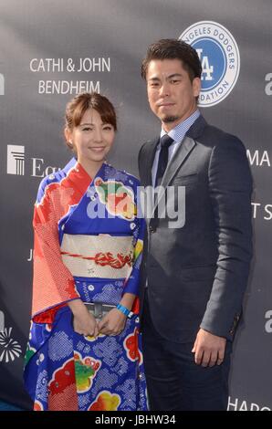 Los Angeles, CA, USA. 8. Juni 2017. Gast, Kenta Maeda im Ankunftsbereich für Los Angeles Dodgers Stiftungen 3rd Annual Blue Diamond Gala, Dodger Stadium, Los Angeles, CA 8. Juni 2017. Bildnachweis: Priscilla Grant/Everett Collection/Alamy Live-Nachrichten Stockfoto