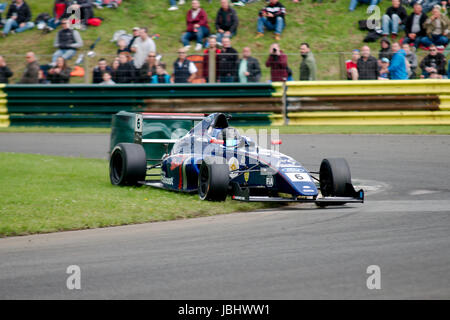 Croft Circuit, England, 11. Juni 2017. Lucas Roy auf dem Rasen in der F4 britische Meisterschaft in Croft Circuit, Credit: Colin Edwards/Alamy Live News Stockfoto