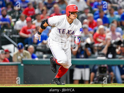 7. Juni 2017: Texas Rangers Designated Hitter Shin-soo Choo #17 bei einem interleague MLB-Spiel zwischen den New York Mets und die Texas Rangers am Globe Life Park in Arlington, TX New York besiegt Texas 4-3 Albert Pena/CSM Stockfoto