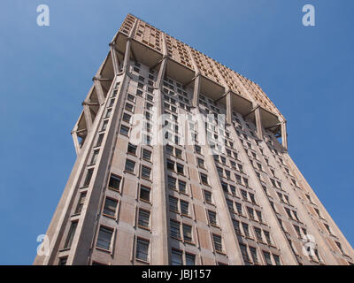 Mailand, Italien - 10. April 2014: Der Torre Velasca BBPR 1955 entworfene ist ein Meisterwerk der italienischen neue Brutalismus Stockfoto