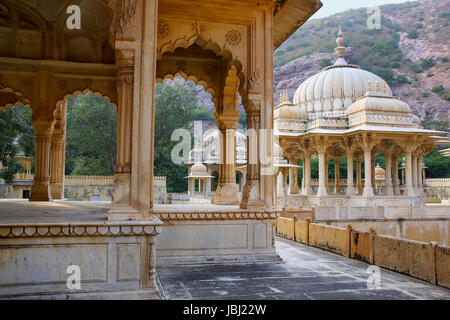 Königliche Kenotaphen in Jaipur, Rajasthan, Indien. Sie wurden als die königlichen Einäscherung Anlage der mächtigen Kachhawa-Dynastie bezeichnet. Stockfoto
