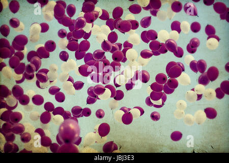 Vintage Foto von roten und weißen Luftballons Stockfoto