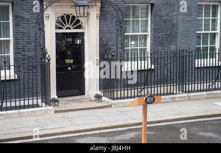 Downing Street, London, UK. 9. Juni 2017. PM Theresa May kündigt die Bildung einer Regierung mit Hilfe der DUP Stockfoto
