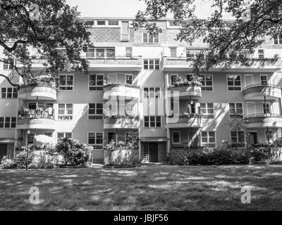 BERLIN, Deutschland - 7. August 2009: The Grosssiedlung Siemensstadt ist eine moderne Wohnsiedlung in Berlin von der UNESCO als Weltkulturerbe anerkannt, im Jahr 2008 Stockfoto