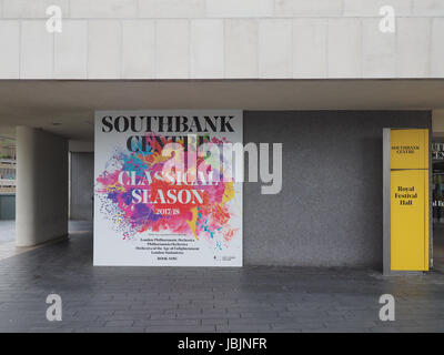 LONDON, UK - ca. Juni 2017: Plakat für die klassischen Saison 2017-2018 in der Royal Festival Hall, Southbank Centre Stockfoto