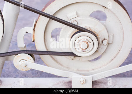 Alten Riemenscheibe und Riemen Laufwerk Stockfoto