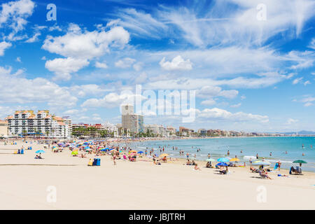 Costa del Azahar Strand von Playa Norte, im spanischen holiday Resort Stadt Peniscola, Castellon, Spanien Stockfoto