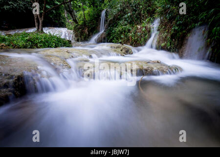 Langzeitbelichtung Schuss von Hieu Wasserfall in Thanh Hoa Provinz von Viet Nam Stockfoto