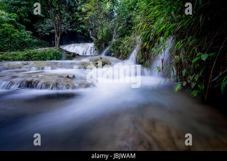 Langzeitbelichtung Schuss von Hieu Wasserfall in Thanh Hoa Provinz von Viet Nam Stockfoto