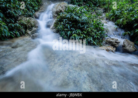 Langzeitbelichtung Schuss von Hieu Wasserfall in Thanh Hoa Provinz von Viet Nam Stockfoto