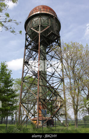 Alte Industrie-, Lanstroper Ei. Alte historische Wasserturm in Dortmund, Deutschland. Stockfoto