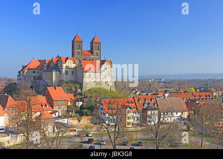 Der Schlossberg von Quedlinburg Mit der Stiftskirche St. Servatii Und den Stiftsgebäuden, Sachsen-Anhalt, Deutschland Stockfoto