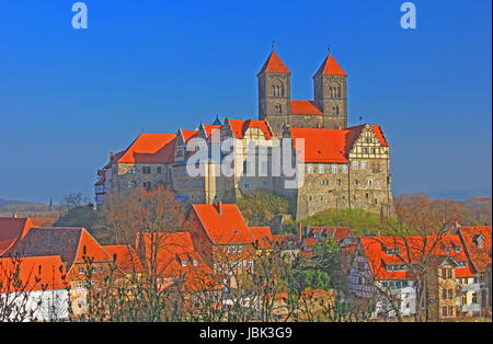 Der Schlossberg von Quedlinburg Mit der Stiftskirche St. Servatii Und den Stiftsgebäuden, Sachsen-Anhalt, Deutschland Stockfoto