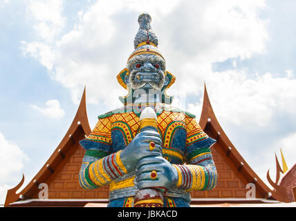 riesige Wächter (Yak) im Wat Wat Bang Peng Tai Stockfoto