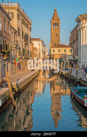 Venedig, Italien - 13. März 2014: Fondamenta Giardini Street und Campo San Barnaba Quadrat. Stockfoto