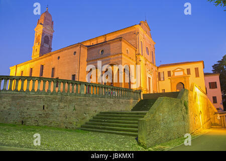 BOLOGNA, Italien - 17. März 2014: Kirche San Michele in Bosco in Abenddämmerung. Stockfoto