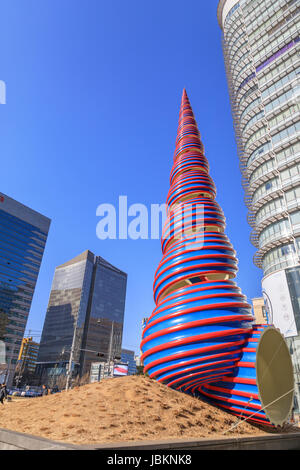 16. Dezember 2016 Frühjahr Skulptur in der Form einer Muschel am Cheonggyecheon Stream in Seoul, Südkorea Stockfoto