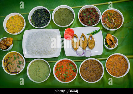 Eine Scheibe hilsha Fisch braten, Dhaka, Bangladesch. Stockfoto