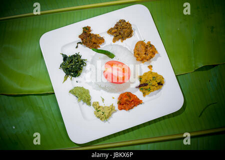 Eine Scheibe hilsha Fisch braten, Dhaka, Bangladesch. Stockfoto