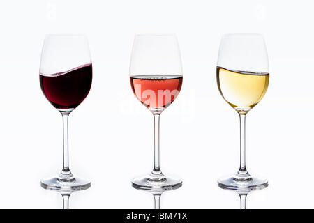 leckeren Wein Plätschern und Schwenken im Glas Stockfoto