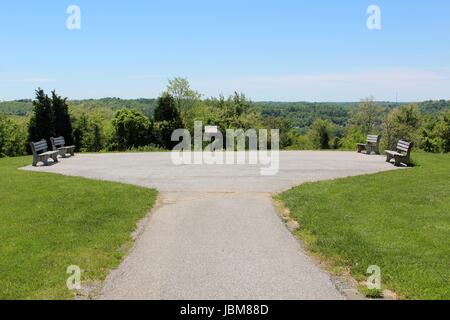 Ein sonniger Tag im Park mit der Natur und Kleinigkeiten des Parks. Stockfoto