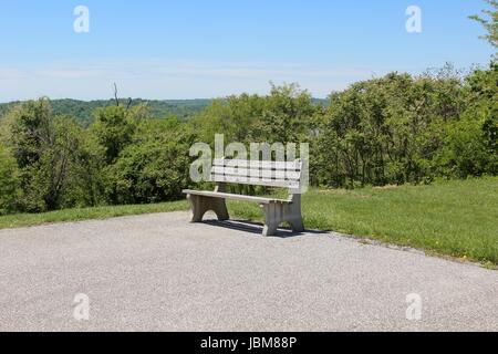 Ein sonniger Tag im Park mit der Natur und Kleinigkeiten des Parks. Stockfoto