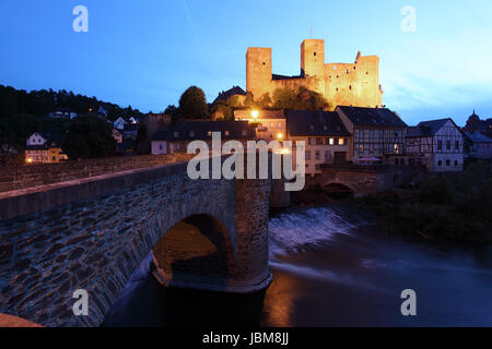 Brücke über die Lahn in der historischen Stadt Runkel. Hessen, Deutschland Stockfoto