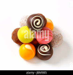 Gemischte Pralinen und Fruchtpralinen ganache Stockfoto