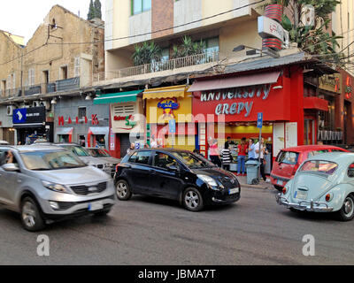 An der American University of Beirut, ist Bliss Street im Stadtteil Hamra in Beirut, Libanon eine lebendige Gegend der Stadt. Stockfoto