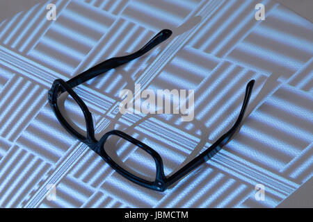 Licht-Struktur 3D-Scan Muster Technologie und schwarze Brillen. Stockfoto