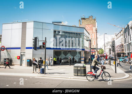 U-Bahnstation Tottenham Court Road im Londoner West End, Camden, England, Großbritannien. Stockfoto