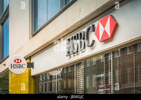 Das äußere der HSBC Bank auf Tottenham Court Road, London, England, UK Stockfoto