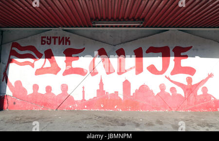 Allgemeine Ansicht von Graffiti vor dem Spiel der FIFA Fußball-Weltmeisterschaft 2018 in der Gruppe D im Rajko-Mitic-Stadion in Belgrad. DRÜCKEN SIE VERBANDSFOTO. Bilddatum: Sonntag, 11. Juni 2017. Siehe PA Geschichte Fußball Serbien. Bildnachweis sollte lauten: Simon Cooper/PA Wire. EINSCHRÄNKUNGEN: Nur für redaktionelle Zwecke, keine kommerzielle Nutzung ohne vorherige Genehmigung. Stockfoto